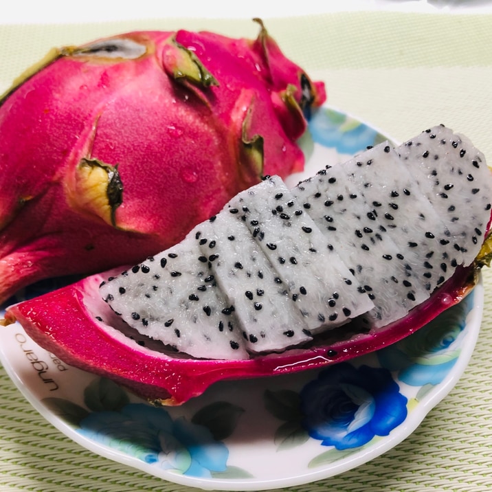 ドラゴンフルーツの切り方 食べ方 レシピ 作り方 By 善ちゃん 楽天レシピ ドラゴンフルーツの切り方 食べ方 レシピ 作り方 By 善ちゃん 楽天レシピ